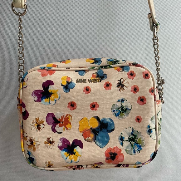 Nine West Handbags - Nine West Floral Purse